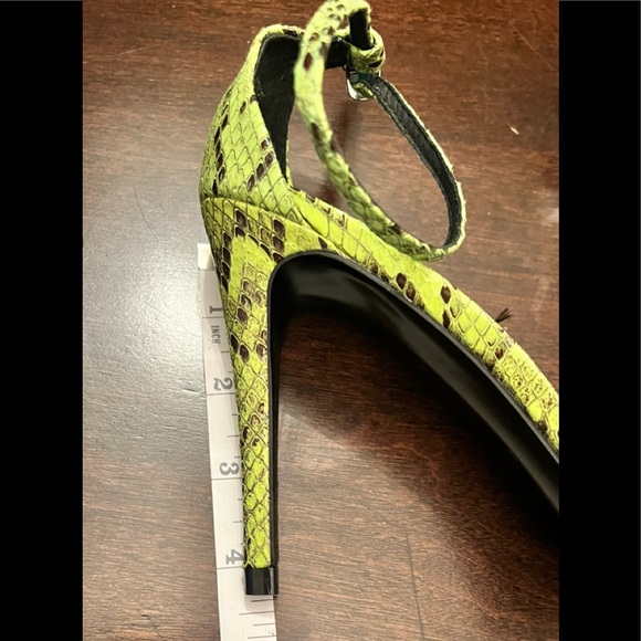 Steve Madden Lime Green Snakeskin Sandal Heels - Picture 4 of 4
